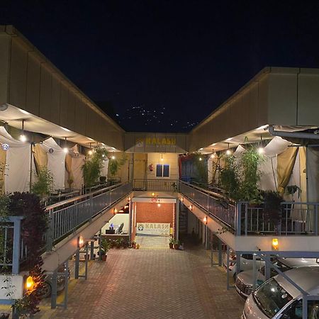 Kalash Parkaze And Tent Inn Pokhara Eksteriør bilde