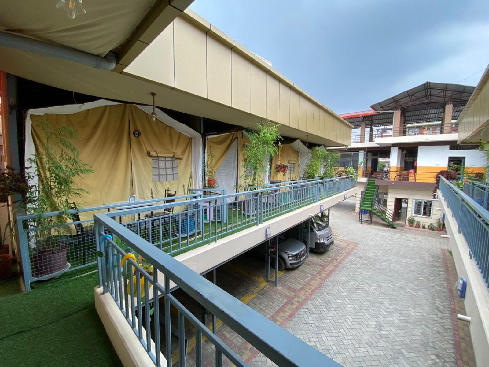 Kalash Parkaze And Tent Inn Pokhara Eksteriør bilde