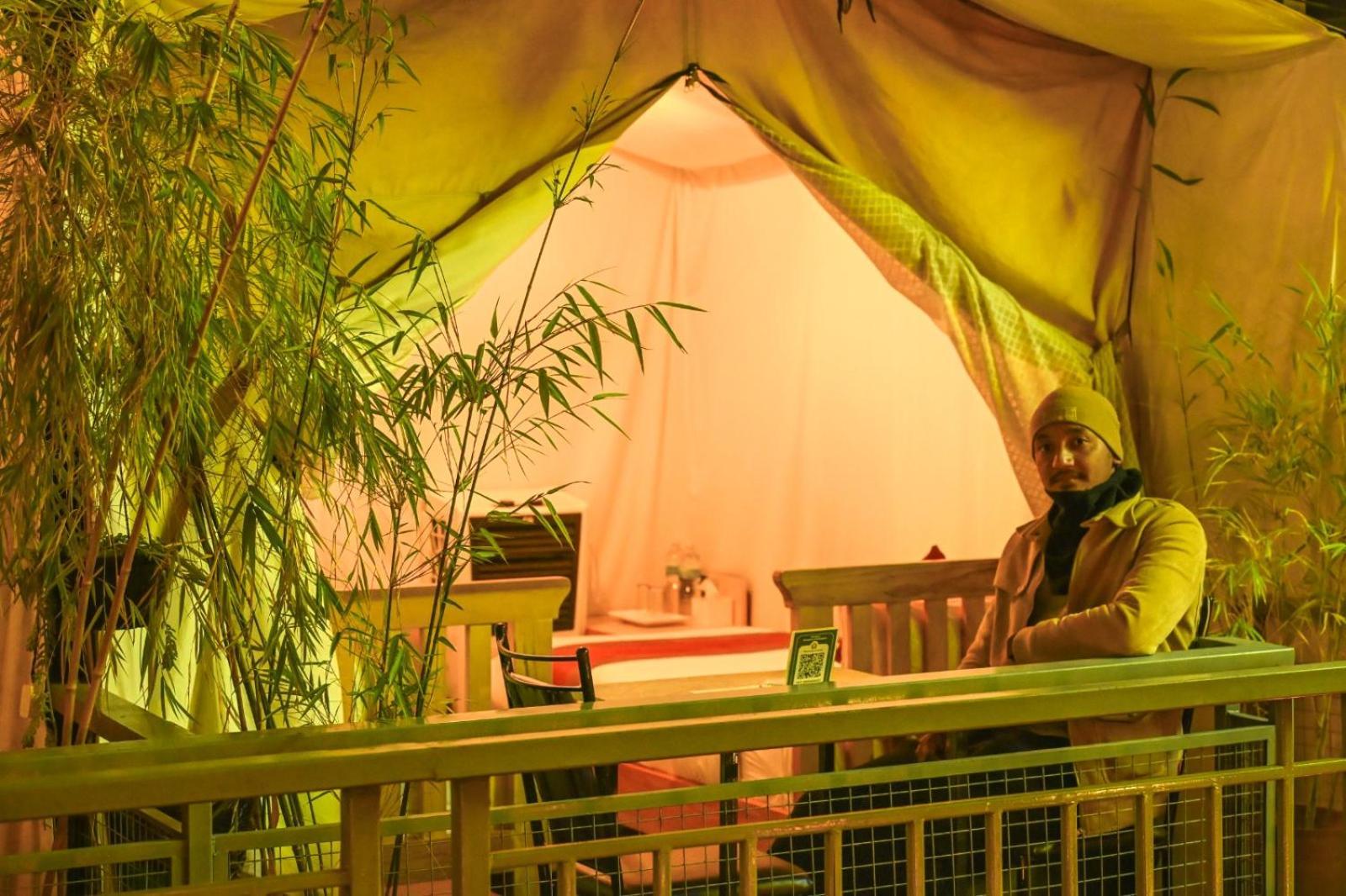 Kalash Parkaze And Tent Inn Pokhara Rom bilde