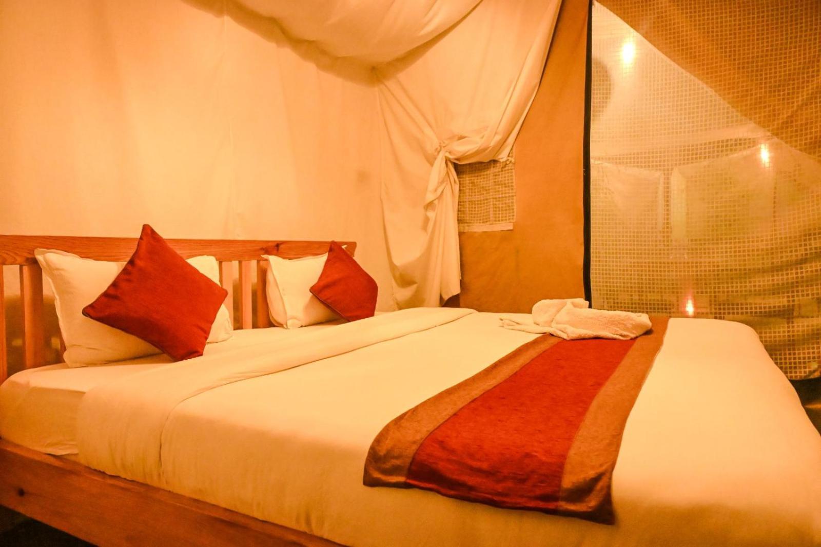 Kalash Parkaze And Tent Inn Pokhara Rom bilde